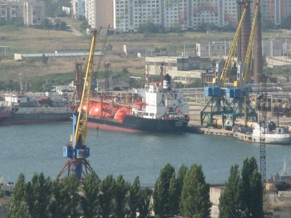 россияне используют гражданскую портовую инфраструктуру Крыма в военных целях