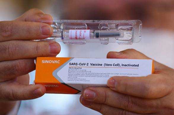 Ученые: протиковидна вакцина CoronaVac вызывает высокую иммунный ответ у женщин