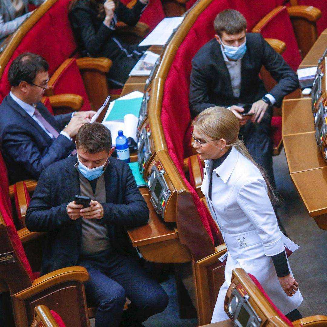 "У білому халаті": Юлія Тимошенко прийшла в Раду в ексцентричному образі