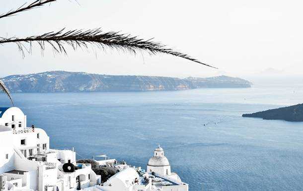 Греція має намір відкрити країну для туристів у середині травня
