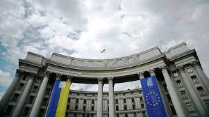 Украинские дипломаты вывезли из Венгрии еще двух украинских военнопленных - МИД