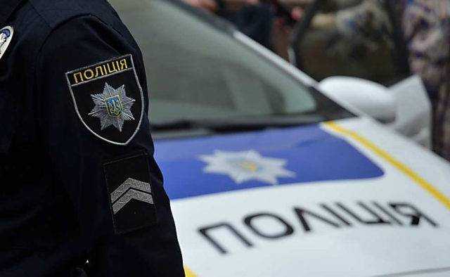 В Днепре в подъезде жилого дома зарубили женщину
