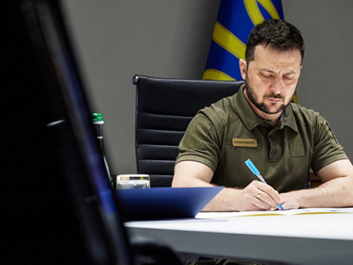 Зеленский ввел в действие санкции СНБО против компании, связанной с российским 1xBet