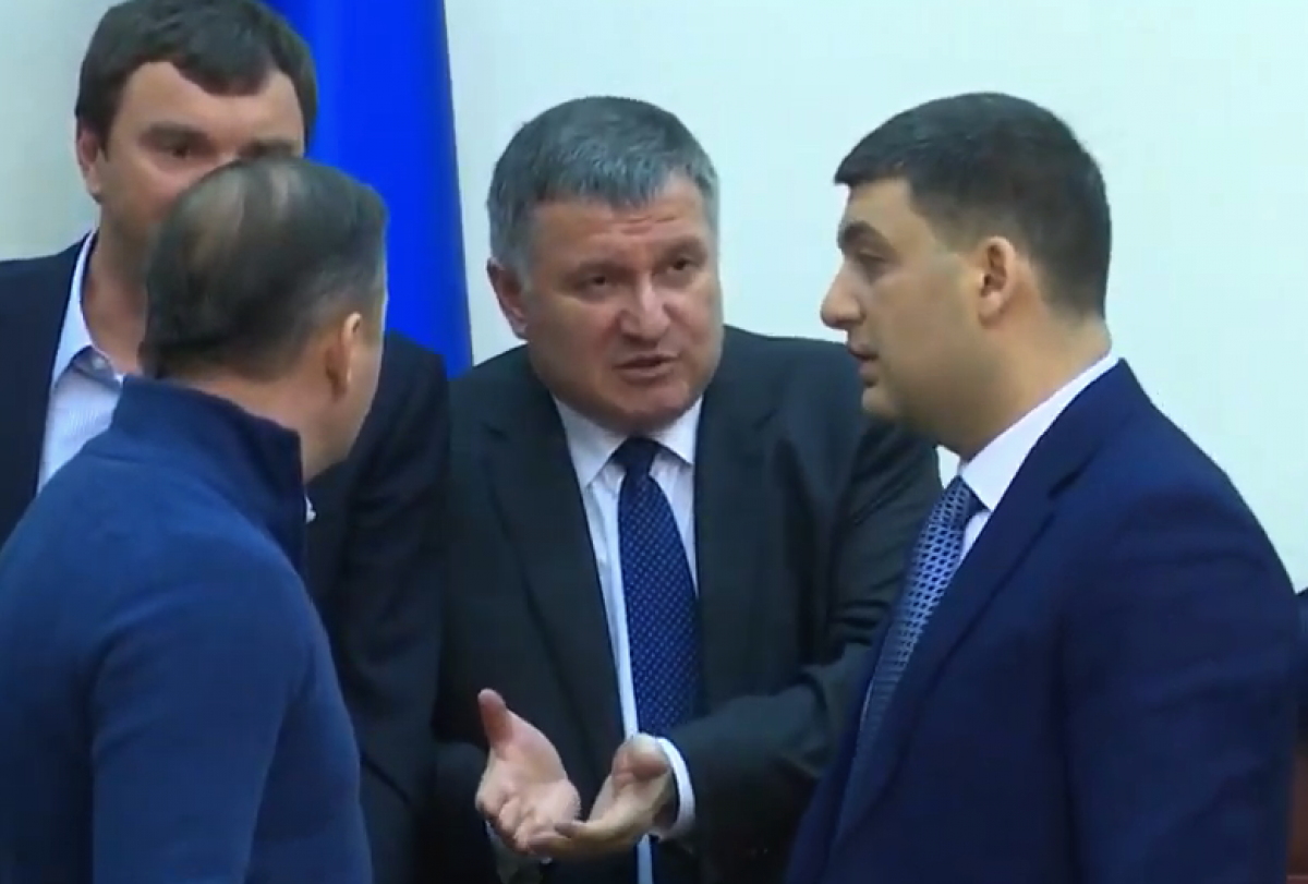 Гройсман после "шоу" Ляшко: Может, каждому кандидату дадим "минутку славы"?