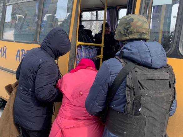 Російські окупанти нанесли авіаудар під час евакуації людей в Ізюмі