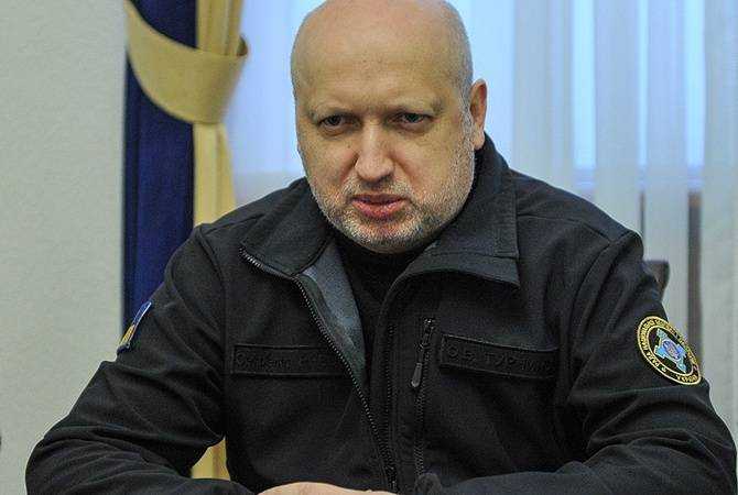 Турчинов о кандидатах: Зеленский симпатичный, Порошенко – подготовлен