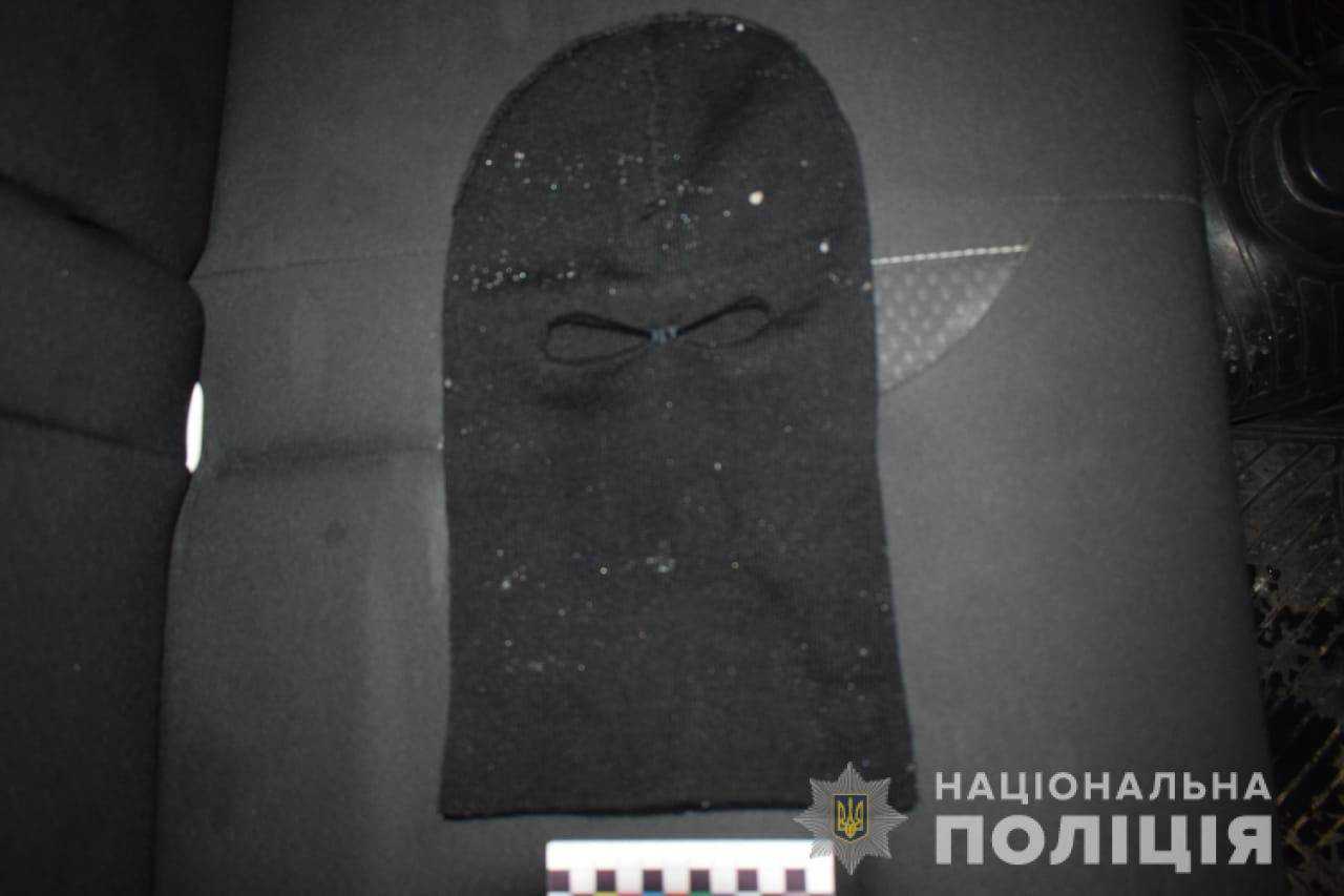 В Виннице задержали 18-летнего парня с пистолетом и балаклавой