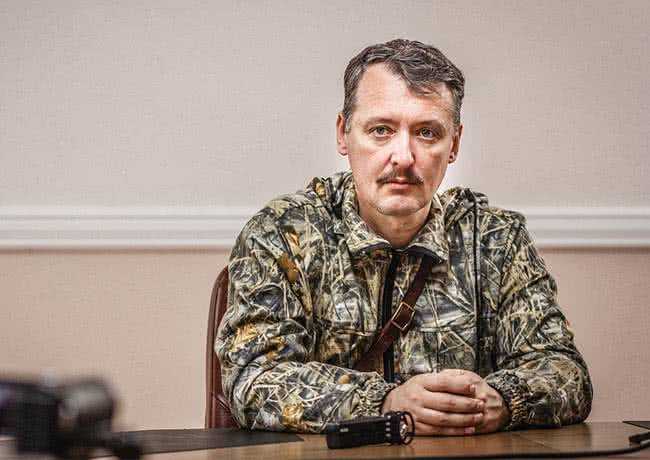Гиркин сообщил о массовой выдаче российских паспортов украинцам на Донбассе