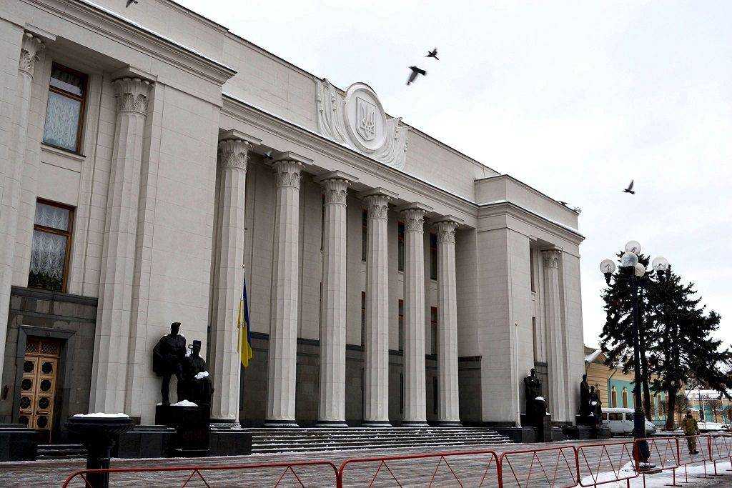Рада продлила рассмотрение закона о языке