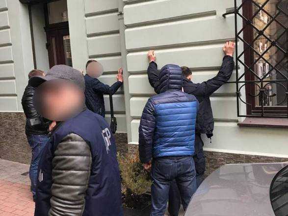Патрульного задержали за платную помощь "откосить" от армии