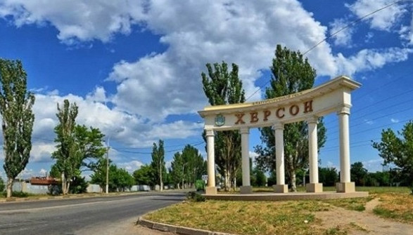 Враг сбросил на Херсон две авиабомбы: одной попали по промзоне, а другой - по гражданской инфраструктуре