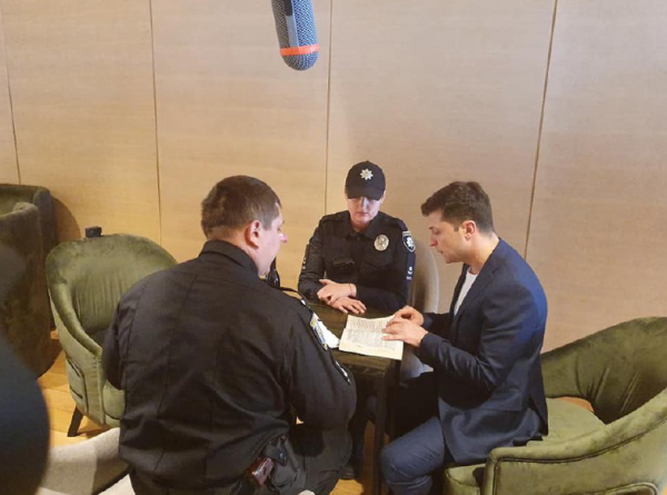 Нарушил закон: к Зеленскому приехала полиция. Фото