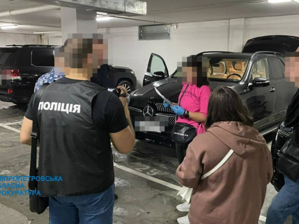 Завладели почти 1 млн грн во время ремонта школы: заммэра Днепра и подрядчику сообщили о подозрении