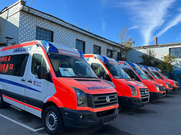 Вена передала пять реанимобилей для Одесской области