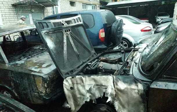 У Херсоні на стоянці спалили дев'ять автомобілів