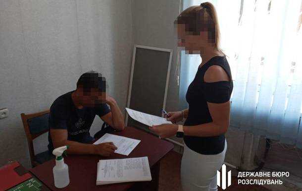 Пьяный полицейский избил попутчицу и попытался ее изнасиловать