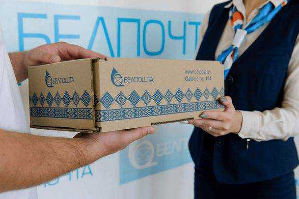 Влада Білорусії озброїть листонош револьверами, а оператори зв'язку отримають автомати