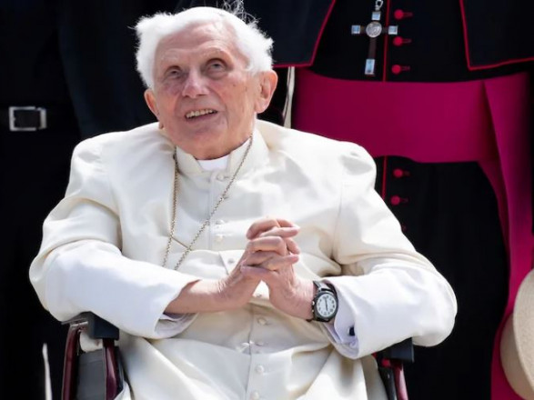 В Ватикане проходит церемония прощания с Папой Бенедиктом XVI