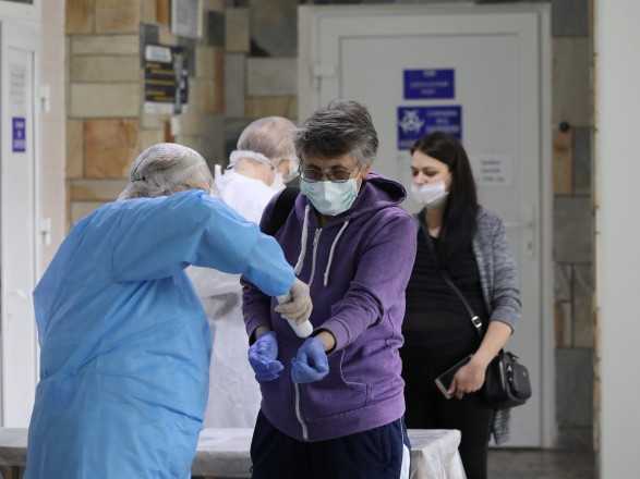 "Жовта" зона: у Києві посилять агітацію за вакцинацію - але без примусу, школи та транспорт не закриватимуть