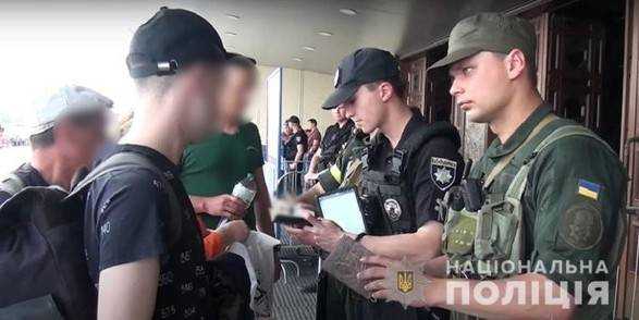Прив'язав до живота: у Києві чоловік намагався потрапити на залізничний вокзал із гранатою
