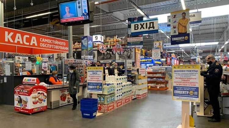 Шмыгаль поручил разобраться с работой "Эпицентра" во время карантина