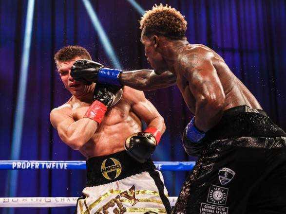 Боксер Деревянченко проиграл бой за титул чемпиона WBC