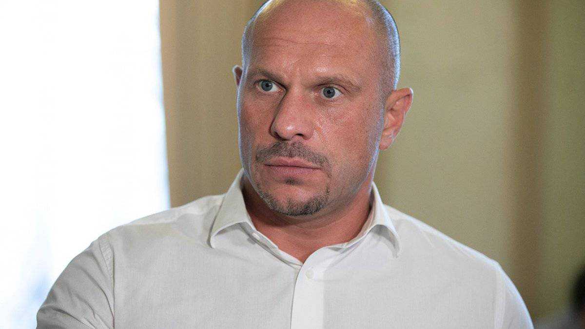 У Киви забрали нагородну зброю через "негідну поведінку"