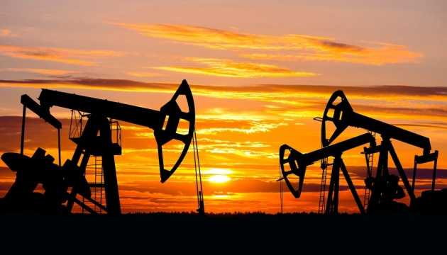 В Україні подешевшала нафта: стежимо за цінами на бензин