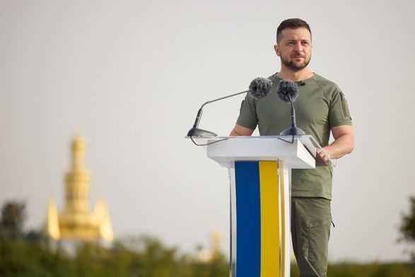 Зеленський: Потрібно політично тиснути на рф та ставити їй ультиматум, що окупанти мають вийти із ЗАЕС