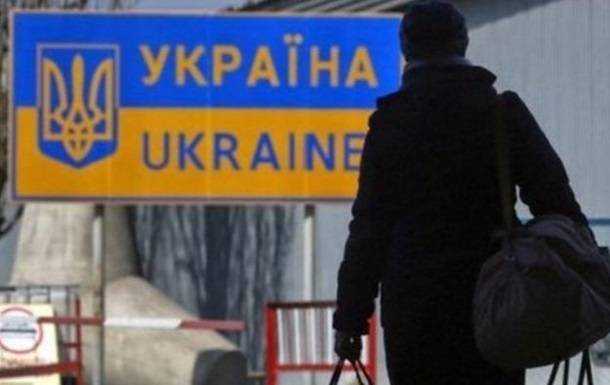 Заробітчани у 2021 переказали в Україну $15 млрд