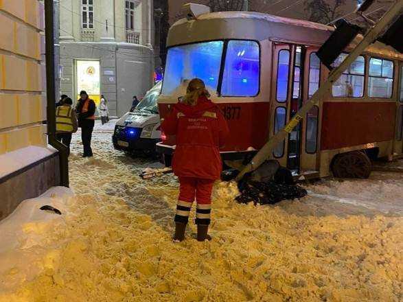 Загибель жінки під колесами трамвая у Дніпрі: поліція відкрила провадження