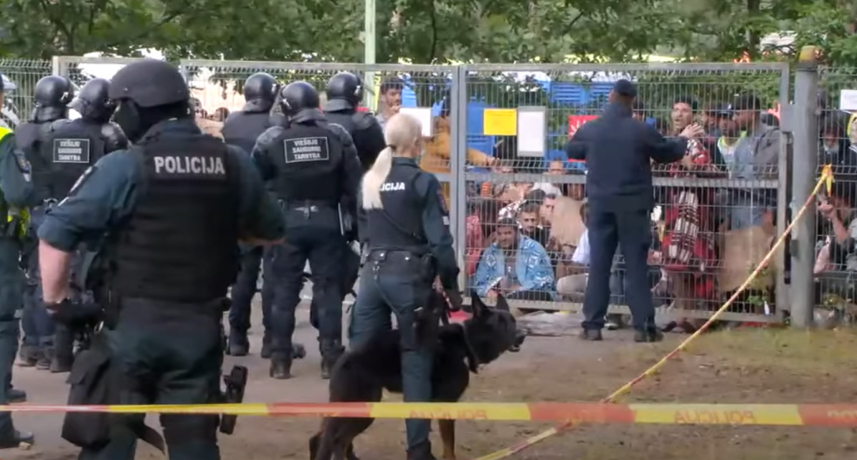 У Литві стався бунт у таборі для нелегалів - поліція застосувала сльозогінний газ