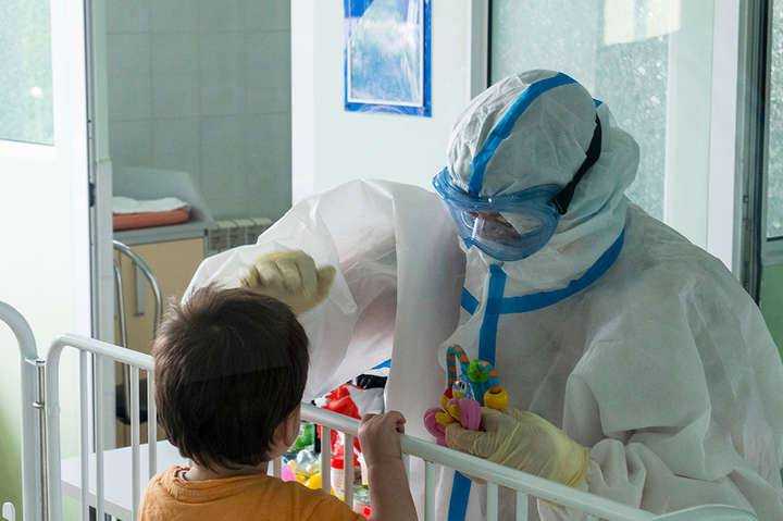 Лікар розповів, як впливає коронавірус на дітей
