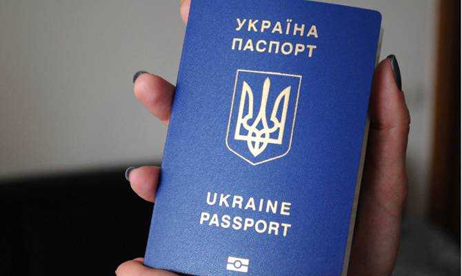 Украинский паспорт оказался в топе самых "сильных" в мире