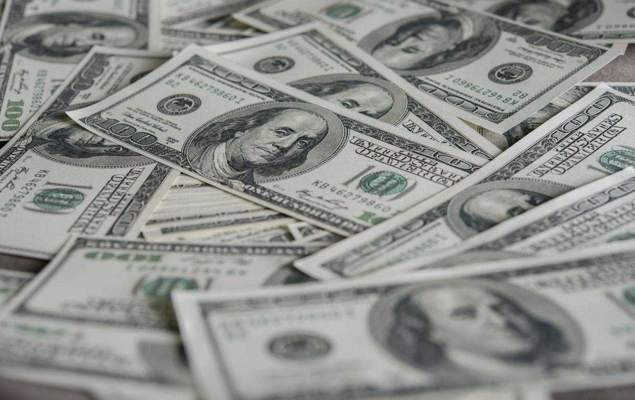Официальный курс гривны установлен на уровне 26,72 грн/доллар