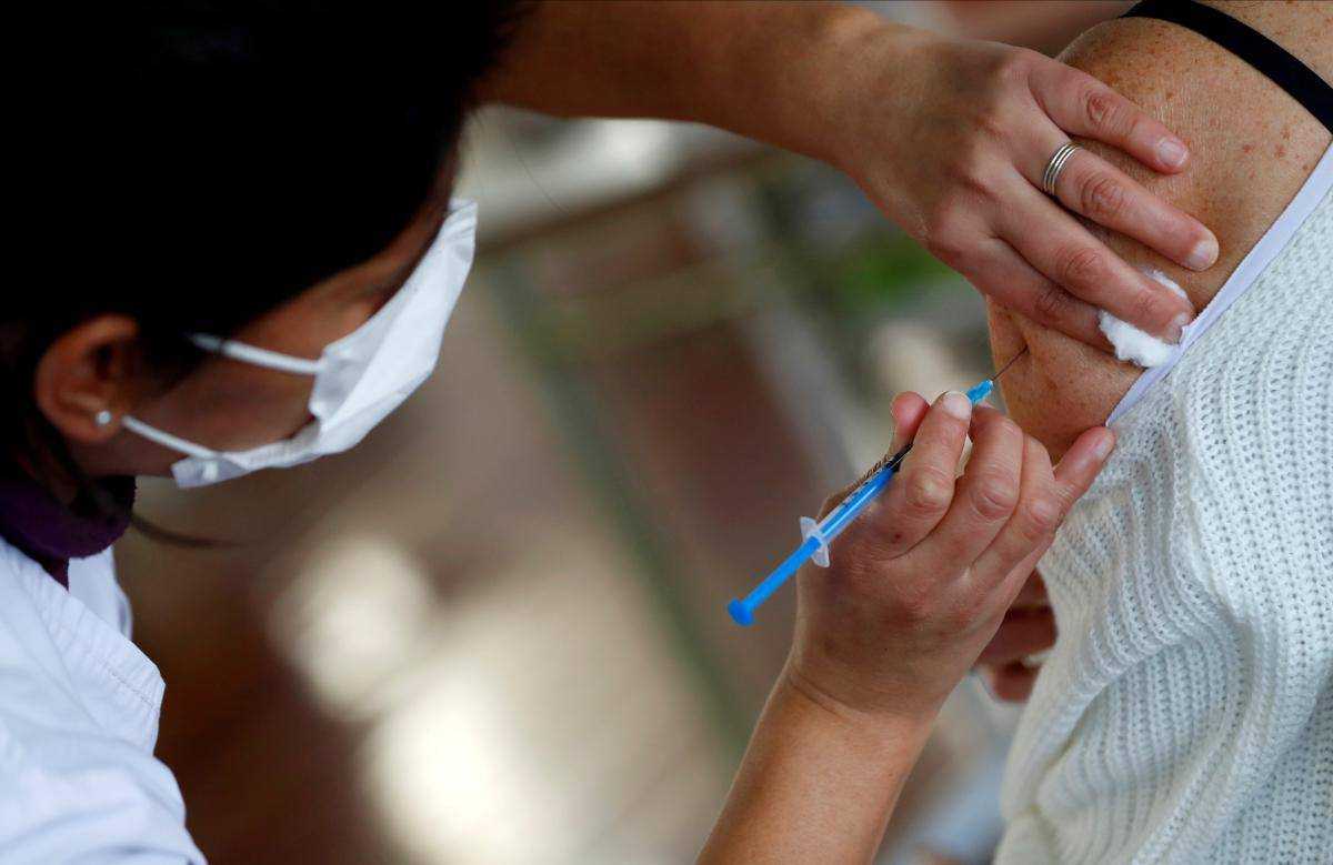 Вчені з'ясували, чи ефективна третя доза COVID-вакцини Sinovac від штаму "Дельта"