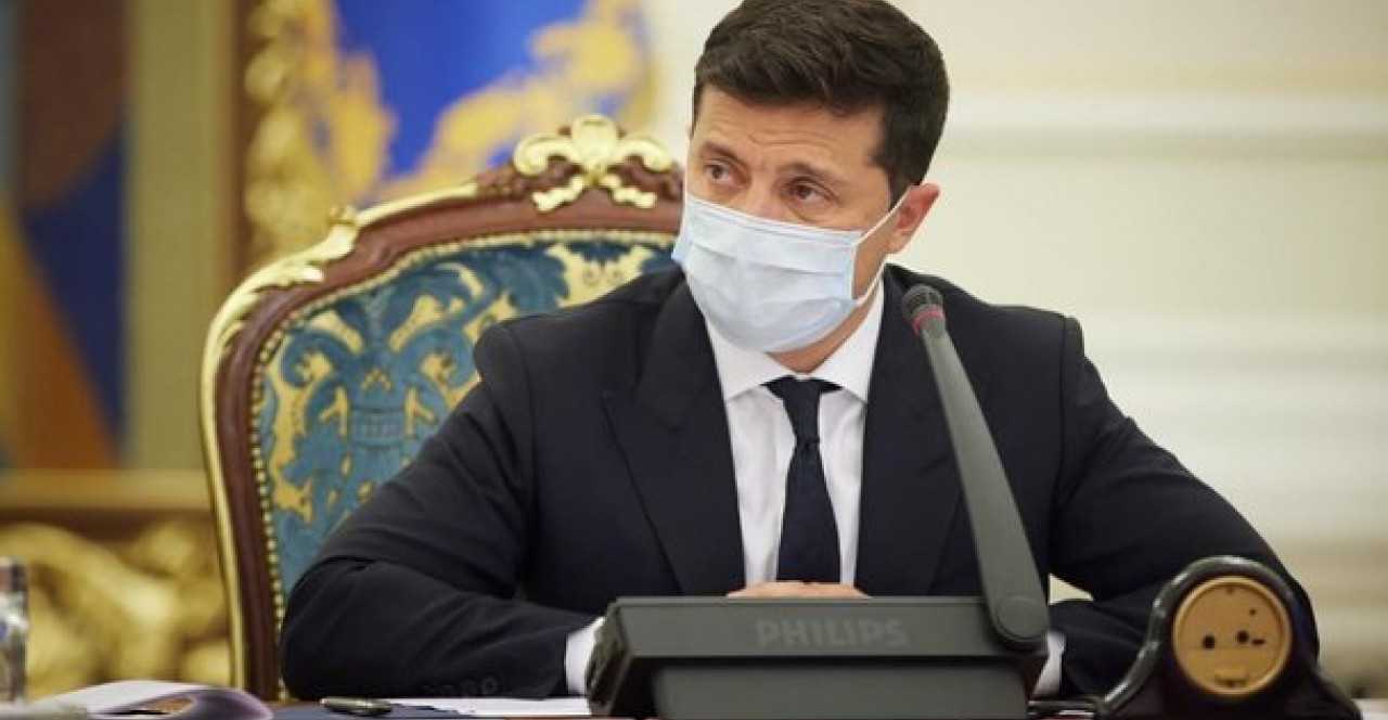 Зеленский потребовал выплатить медикам повышенные зарплаты с сентября