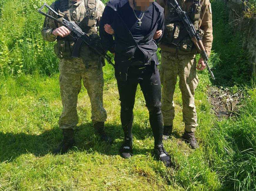 Пытались раздавить пограничников машиной: на Закарпатье контрабандисты озверели