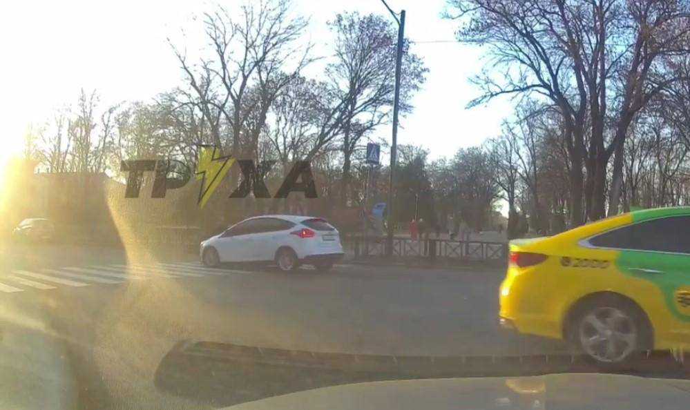 У Харкові авто на великій швидкості знесло дитину на пішохідному переході