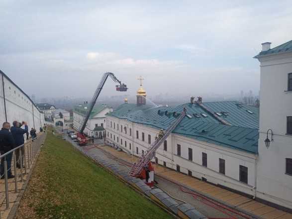 Пожежа на території Києво-Печерської лаври: постраждали троє людей