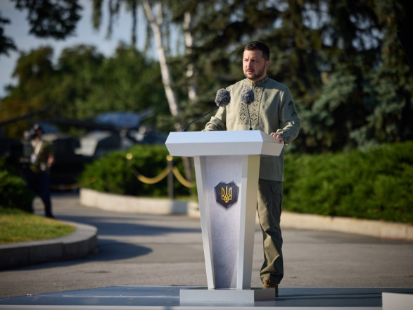 Наш флаг - это наша уверенность в том, что он обязательно будет развеваться повсюду, где должен быть по праву - Зеленский