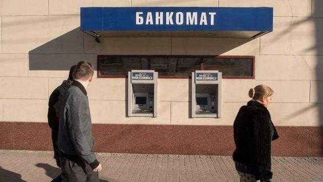Банкомат отсчитывает, но не выдает купюры: активизировалась старая схема мошенников
