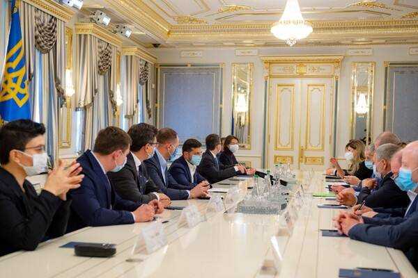 Спасибо зеленскому: в Украине станет на два госпраздника больше