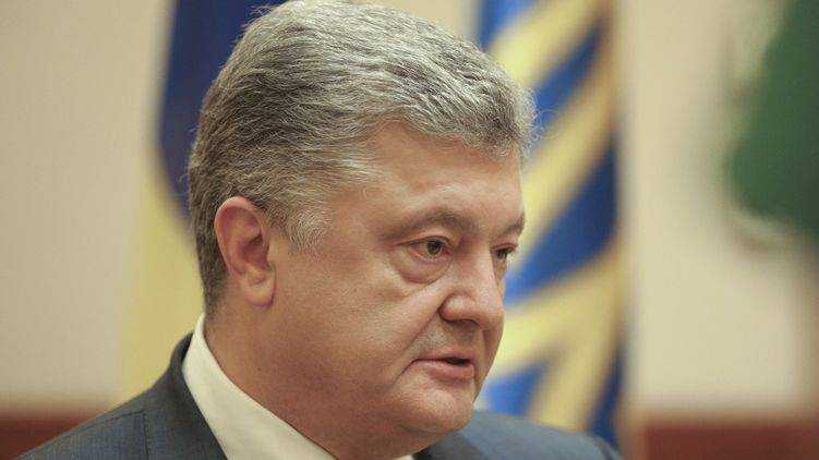 Порошенко обиделся на полицейских, не пустивших его «друзей» в ГБР
