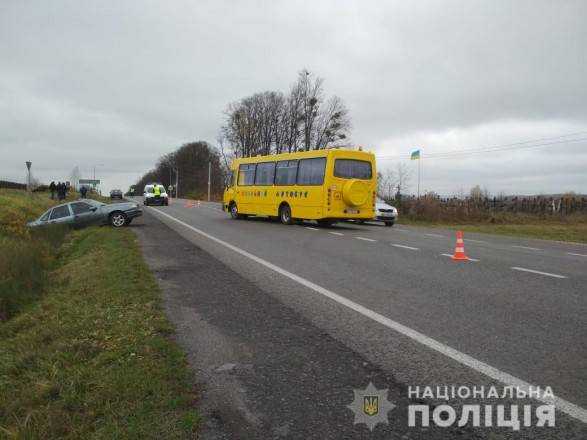 Во Львовской области школьный автобус попал в ДТП: десять детей госпитализированы