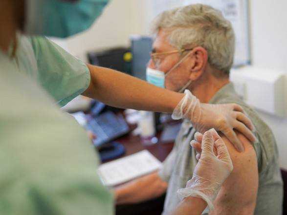 Мало мотивації: Степанов розповів, як стимулювати людей 60+ вакцинуватись від COVID-19