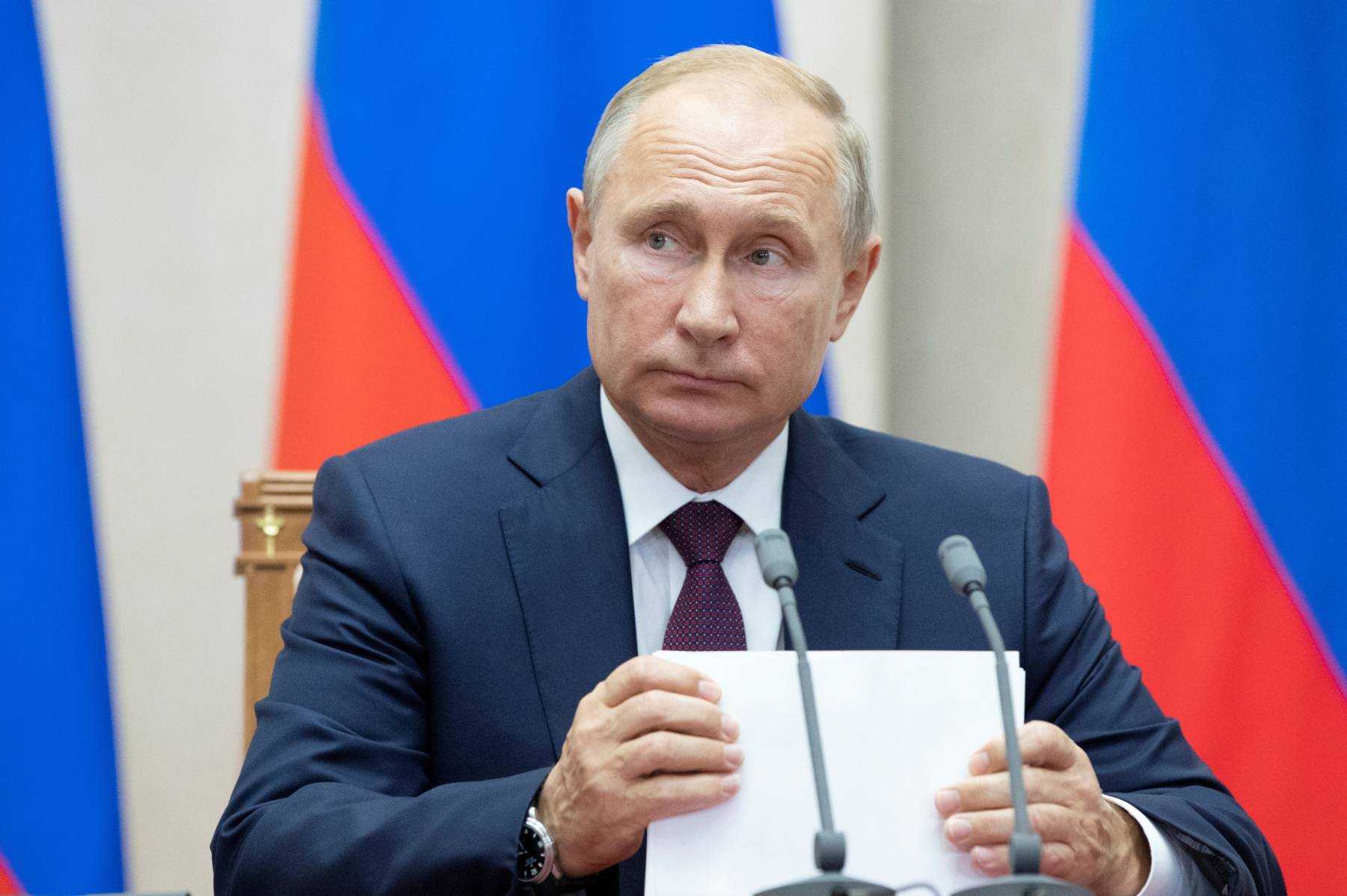 Путин заставит платить налоги всех самозанятых россиян