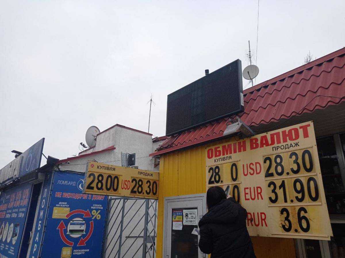 Паніка скасовується: гривня продовжує зміцнюватися
