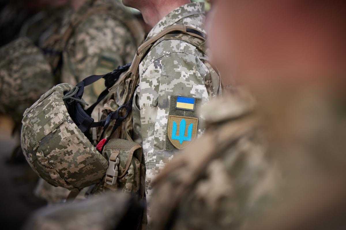 На Донбасі окупанти поранили українського захисника