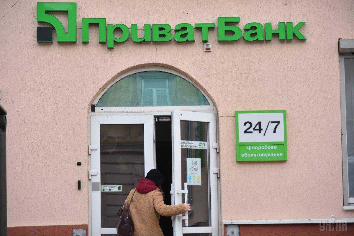 "ПриватБанк" на п'ять годин призупинить транзакції, роботу банкоматів, терміналів та додатку